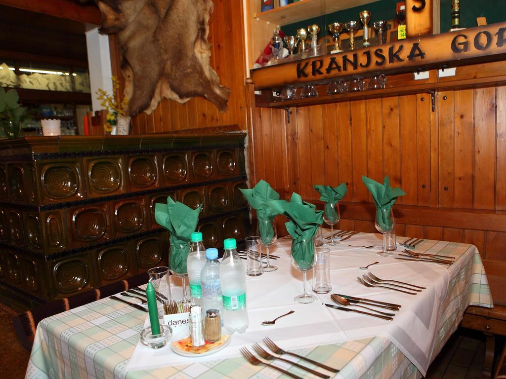 Planinska Koca Na Gozdu Hotel Kranjska Gora Ngoại thất bức ảnh